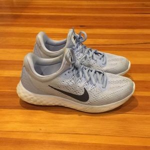 Women’s Nike Running Shoes// Size: 7